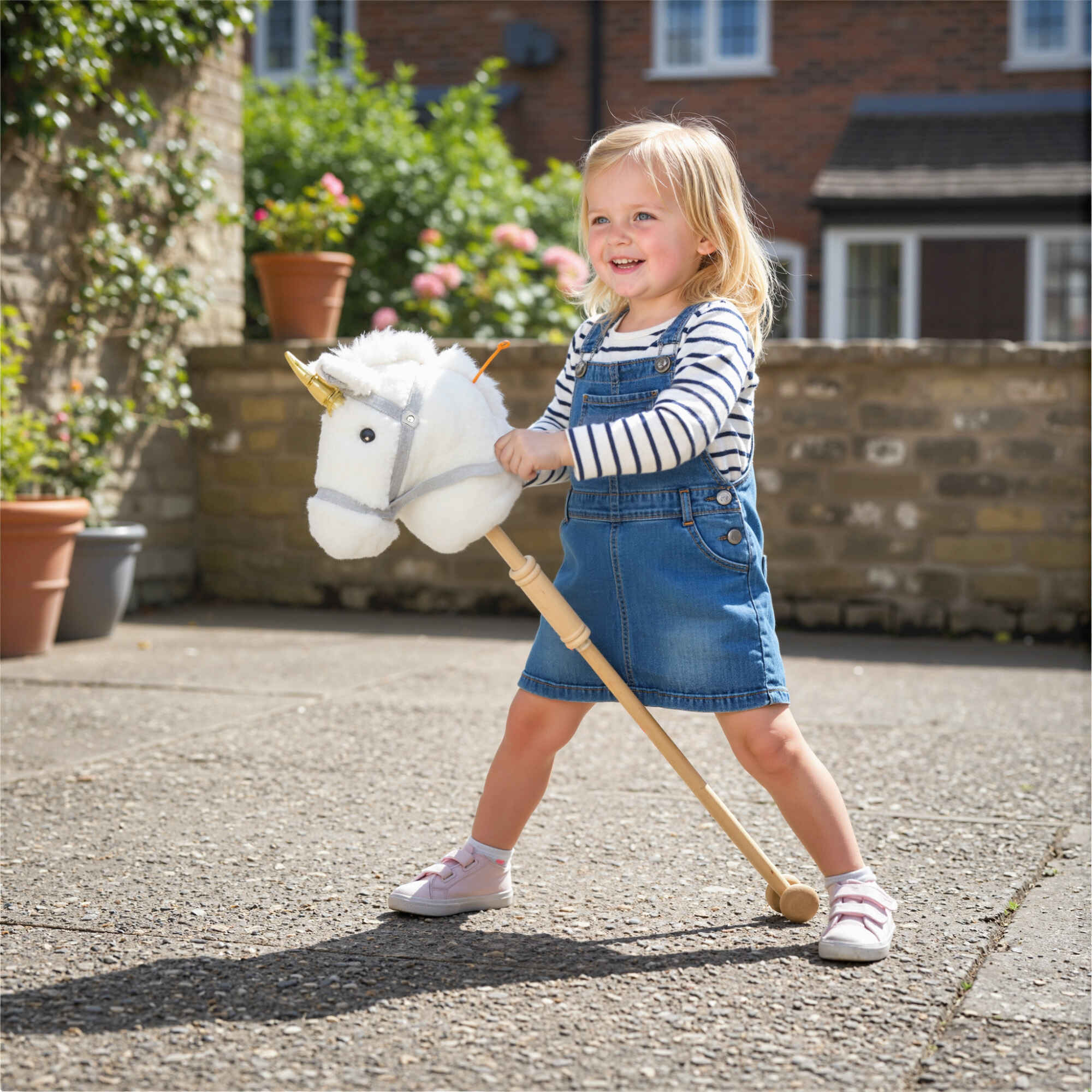 Cabeza de caballo con palo de madera diseño unicornio sonidos y ruedas 95 cm blanco