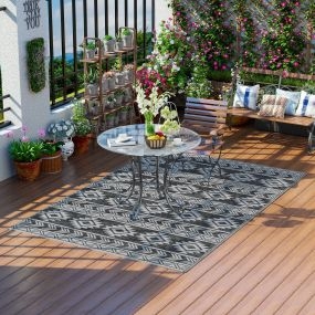 Alfombra de exterior reversible 182x274 cm con patrón geométrico impermeable anti-UV negro y gris claro