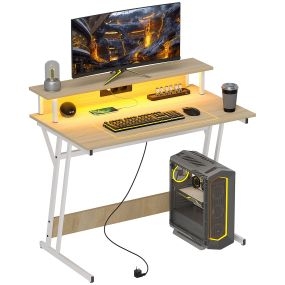 Mesa gaming natural 100x60 cm con luces LED, tomas de corriente, soporte para monitor y estantes