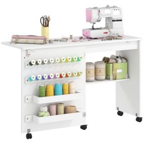 Mesa de costura plegable con puerta magnética, 2 compartimentos, estante, 18 soportes y 5 ruedas, blanco