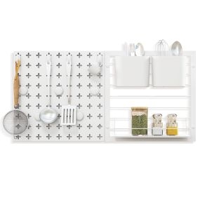 Tablero perforado de pared con 2 paneles, estante, imanes y ganchos, blanco