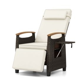 Sillón de ratán blanco con respaldo y reposapiés ajustables, mesita abatible y madera de acacia