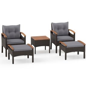 Juego de Muebles de Jardín de 5 Piezas de Mimbre y Ratán con 2 Sillones 2 Otomanas Mesa de Madera de Acacia y Cojines Grises Libres de Flúor